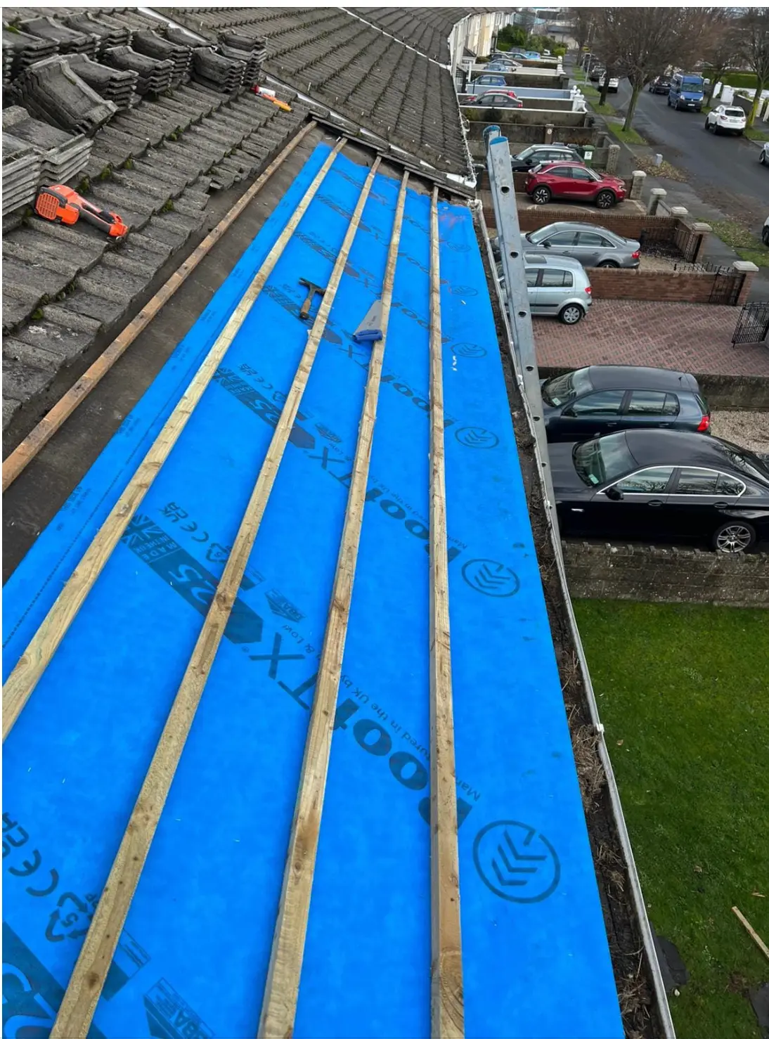 New treated battens fixed over roofing membrane in Dublin